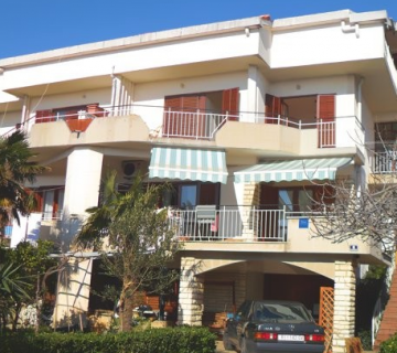 Apartmani Borović 360x320