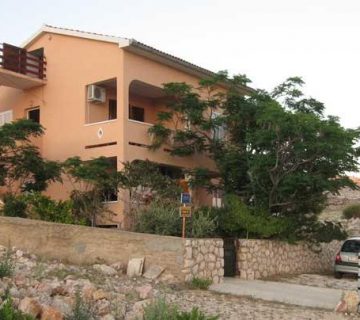 Ines apartmani 360x320